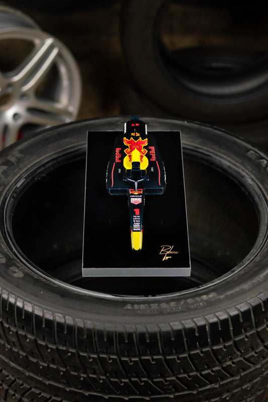 Miniatura RLType Redbull 2022 RB18 - Max Verstappen