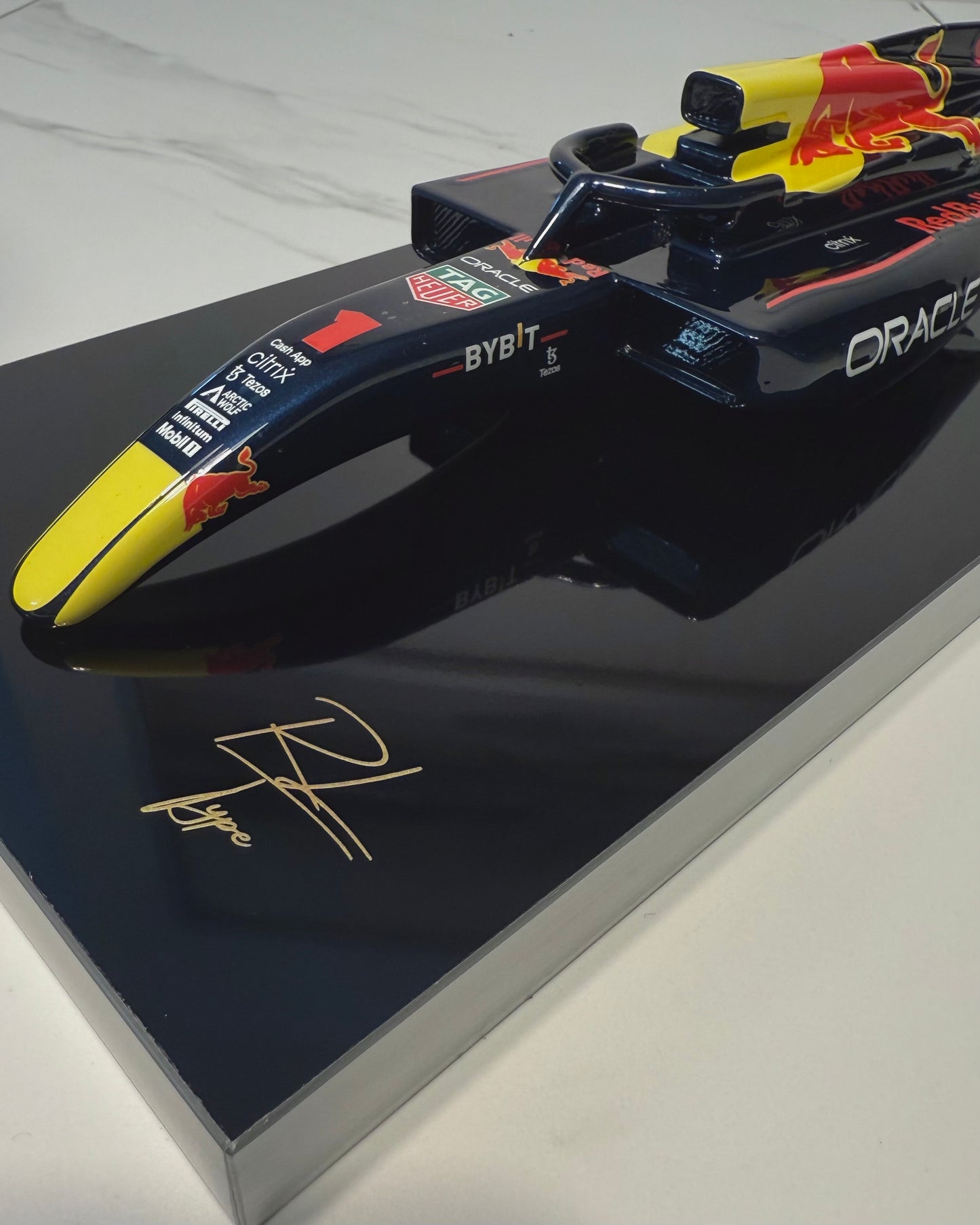 Miniatura RLType Redbull 2022 RB18 - Max Verstappen