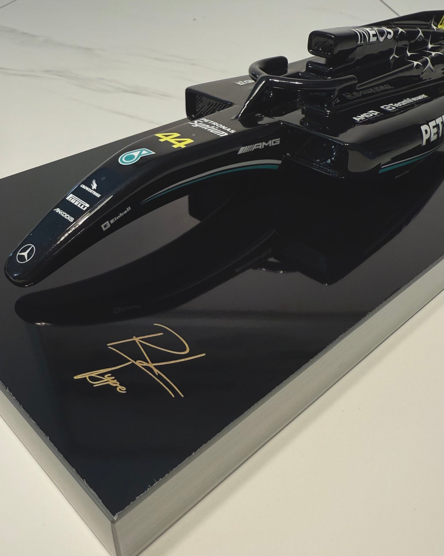 Miniatura RLType Mercedes 2023 W14 - Lewis Hamilton