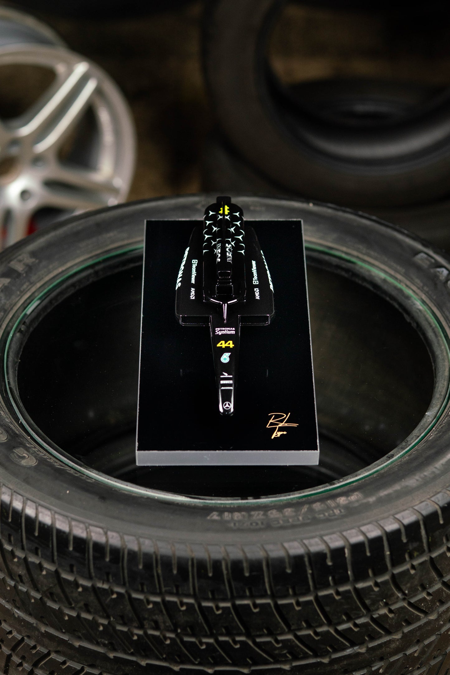 Miniatura RLType Mercedes 2023 W14 - Lewis Hamilton